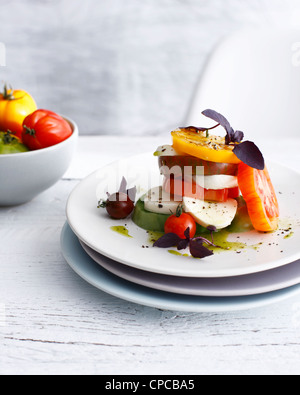 Assiette de fromage et de tomates heirloom Banque D'Images