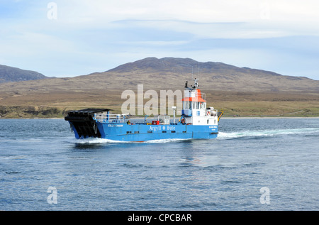 Car-ferry entre les îles de Jura et d'Islay au large de l'Ecosse Banque D'Images