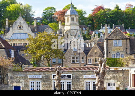 Bradford sur Avon à la recherche de l'autre côté de la rivière Avon Banque D'Images