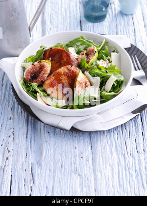 Bol de salade de médaillons de porc Banque D'Images