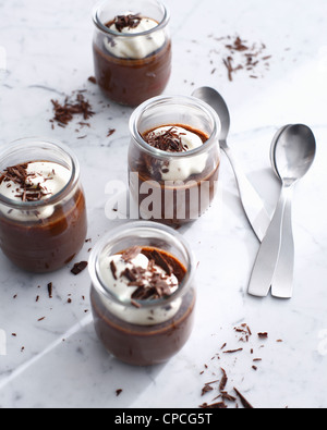 Close up de pots de chocolat français Banque D'Images