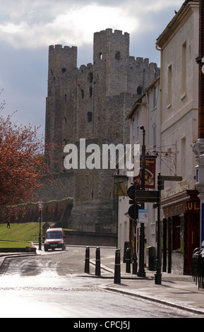 Rochester Castle seen from Boley Hill en silhouette après un orage, , Kent, Angleterre Banque D'Images