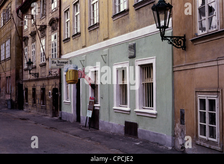 Pub 'Na Kampi', Mala Strana. Prague - République tchèque capitale en dernières années de régime communiste. Photo prise en 1988. année. Banque D'Images