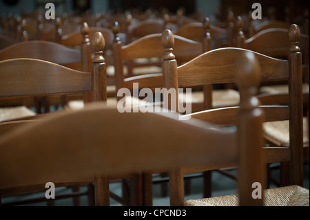 Rangée de chaises dans l'auditorium Banque D'Images