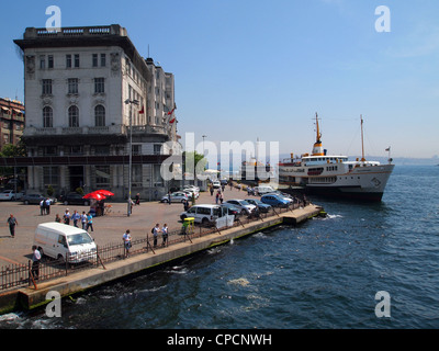 Ferry port à Karakoy, Istanbul, Turquie Banque D'Images