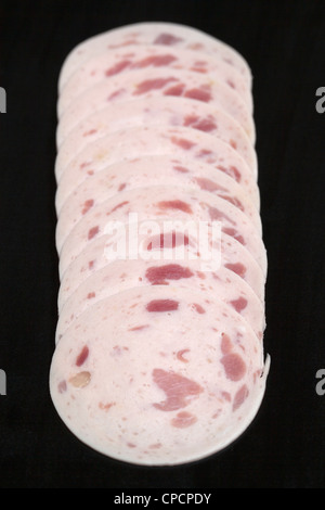 Tranches de viande de saucisse allemande Schinkenwurst Banque D'Images