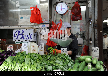 Boutique vendant des légumes dans Chinatown New York Banque D'Images