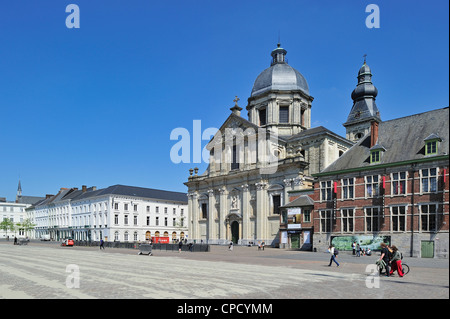 Saint Peters' l'église et de l'abbaye / Onze-Lieve-Vrouw-Sint-Pieterskerk à la place Saint Pierre à Gand, Belgique Banque D'Images