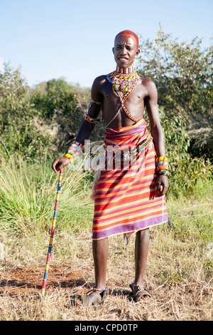 Guerrier Samburu Masai homme posant à Samburu Banque D'Images