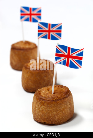 Porc britannique tartes avec union jack flag sur fond blanc Banque D'Images