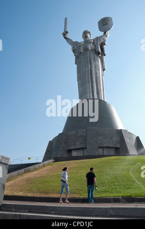 Statue de la mère patrie (Rodina Mat) et le Musée National de la guerre, Kiev, Ukraine, l'Europe Banque D'Images