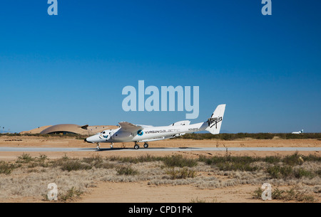 Chevalier blanc du Virgin Galactic Spaceship 2 2 avec sur la piste à l'entrée de Virgin Galactic spaceport, Upham, New Mexico, USA Banque D'Images