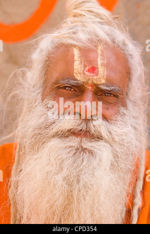 Saint homme (Sadhu), Varanasi, Uttar Pradesh, Inde, Asie Banque D'Images