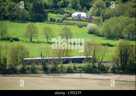 First Great Western train approchant la station de Dorking dans le Surrey, en Angleterre Banque D'Images