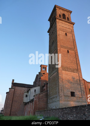 Clocher d'une ancienne abbaye de cisterciens à Alseno, Piacenza, Italie Banque D'Images
