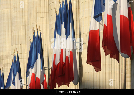 Drapeaux français en dehors du Panthéon, Paris, France, Europe Banque D'Images