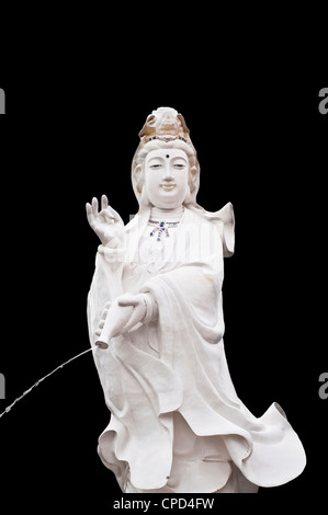 Quan Yin statue isolée. Banque D'Images