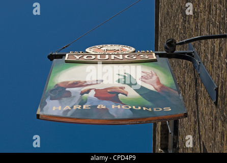 Enseigne de pub pour l'hare and Hounds dans East Sheen, le sud-ouest de Londres, Angleterre Banque D'Images