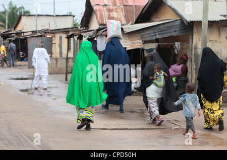 Les femmes musulmanes dans la rue, Lomé, Togo, Afrique de l'Ouest, l'Afrique Banque D'Images