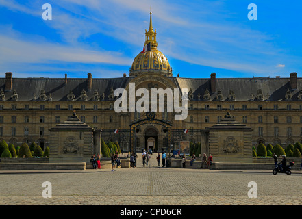 L'Hôtel des Invalides et de l'Eglise du Dome, Paris. L'hôpital militaire et d'accueil pour anciens combattants de guerre français a été construit par Louis XIV. Banque D'Images