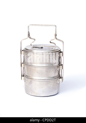 Metal Tiffin, contenant des aliments sur fond blanc Banque D'Images