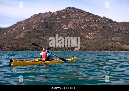 Les dangers de la pagaie vers Coles Bay sur la péninsule de Freycinet Banque D'Images