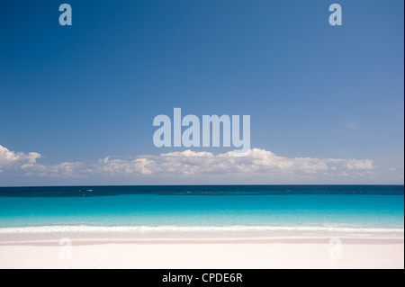 Surfez sur doux sables roses Beach, Port, l'île d'Eleuthera, Bahamas, Antilles, l'Atlantique, l'Amérique centrale Banque D'Images