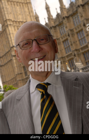 Le député Gerald Kaufman du travail à la Maison du Parlement, Westminster, London, UK. Banque D'Images