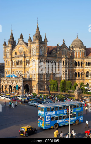 La gare Chhatrapati Shivaji (Victoria Terminus), UNESCO World Heritage Site, Mumbai, Maharashtra, Inde, Asie de l'État Banque D'Images