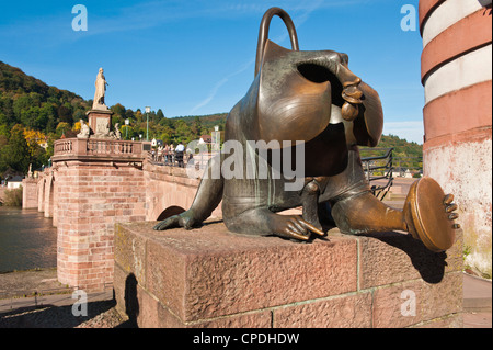 La sculpture à l'Alte Brucke (Vieux Pont) dans la vieille ville, Heidelberg, Germany, Europe Banque D'Images