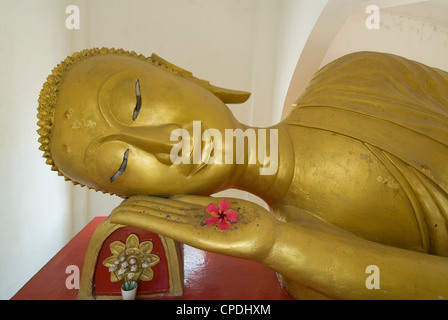 Bouddha couché, Wat Para Bat Tai, Luang Prabang, Laos, Indochine, Asie du Sud, Asie Banque D'Images