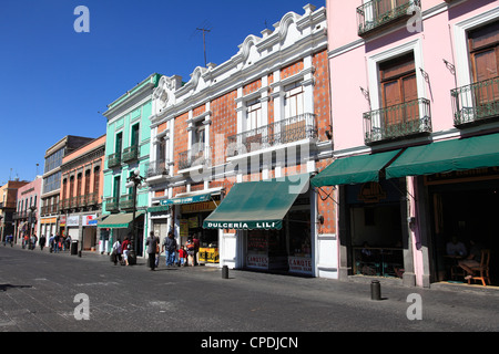 Scène de rue, centre historique de Puebla, Puebla, Mexique, Etat, en Amérique du Nord Banque D'Images