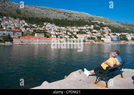 Vue depuis le quartier du vieux port de Ploce vers central district la ville de Dubrovnik Dalmatie Croatie Europe Banque D'Images