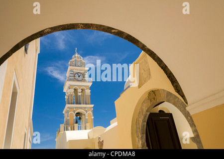 Grèce, Une tour d'église sur l'île grecque de Santorin Banque D'Images