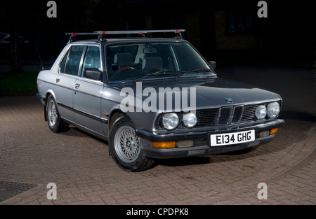 E34 BMW série 5 berline tricorps Banque D'Images