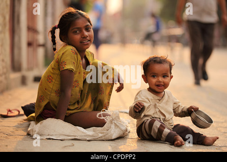 Enfants sans abri Katmandou Népal Banque D'Images