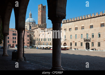 L'Italie, Mantova, place Sordello, le palais Castiglioni Banque D'Images