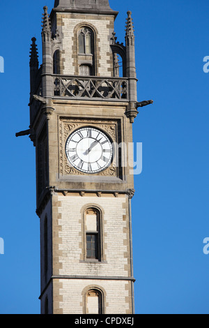 Tour de l'horloge de l'ancien bâtiment de poste à Gand, un célèbre monument de la troisième plus grande ville de Belgique. Banque D'Images