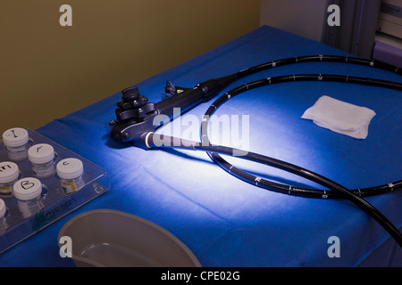 Suite à l'hôpital chirurgical préparé pour l'endoscopie et de coloscopies. Banque D'Images