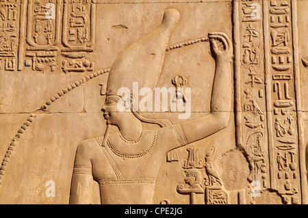 Bas-relief, Temple de Sobek et Haroeris, Kom Ombo, Egypte, Afrique du Nord, Afrique Banque D'Images