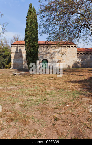 Chapelle romane de Sao Miguel, près du Château de Guimaraes, où de nombreux chevaliers médiévaux sont enterrés. Ville Guimaraes, Portugal. Banque D'Images