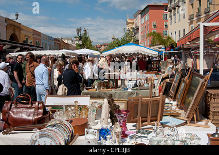 Le marché d'antiquités dans la vieille ville Nice sud de la France Banque D'Images