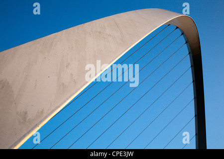 Gateshead Millennium Bridge entre Newcastle et Gateshead, Tyne et Wear, Angleterre, Royaume-Uni, Europe Banque D'Images