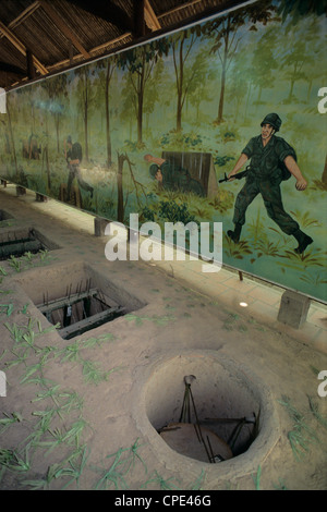 Exemples de pièges utilisés pendant la guerre du Vietnam, les Tunnels de Cu Chi, près de Ho Chi Minh Ville (Saigon), Vietnam, Indochine Banque D'Images