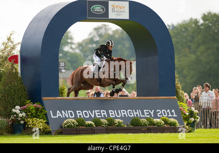 Sinead Halpin et Manoir De Carneville - Journée de cross-country à la Land Rover Burghley Horse Trials 2011. 1/9/2011. Stamford UK Banque D'Images