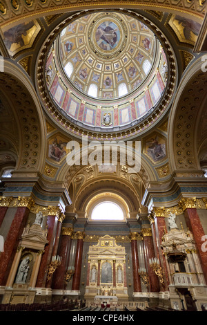 L'intérieur et le dôme, la basilique Saint-Étienne (le Szent Istvan Bazilika), UNESCO World Heritage Site, Budapest, Hongrie, Europe Banque D'Images
