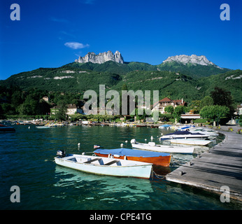 Barques le long du lac, Talloires, lac d'Annecy, Rhône Alpes, France, Europe Banque D'Images