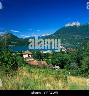 Vue sur Lac, village de Duingt, lac d'Annecy, Rhône Alpes, France, Europe Banque D'Images