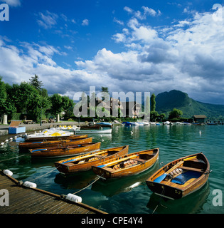 Barques le long du lac, Talloires, lac d'Annecy, Rhône Alpes, France, Europe Banque D'Images