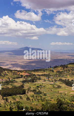 Le mont Longonot et les escarpements de la vallée du Rift, Kenya, Afrique de l'Est, l'Afrique Banque D'Images